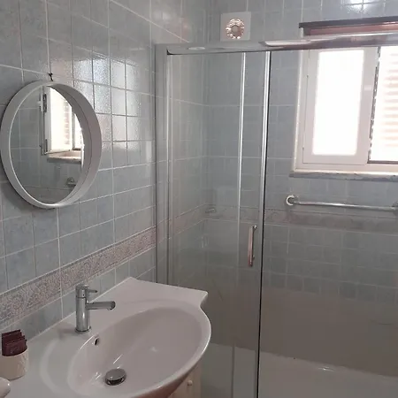 D. Antonia 3* بينيش